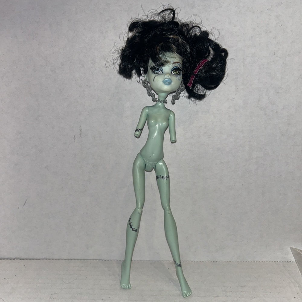 Monster High Ghouls Rule Frankie Stein Doll Nude (Missing Arms) C3